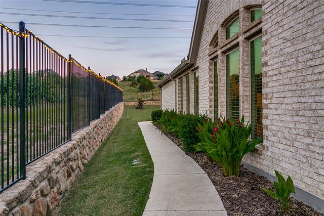 1024 Myers Park Trail, Roanoke, TX 76262