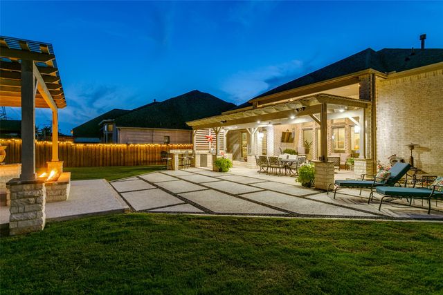 1024 Myers Park Trail, Roanoke, TX 76262