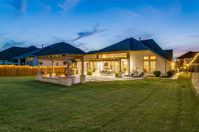 1024 Myers Park Trail, Roanoke, TX 76262