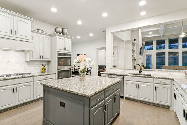 1024 Myers Park Trail, Roanoke, TX 76262