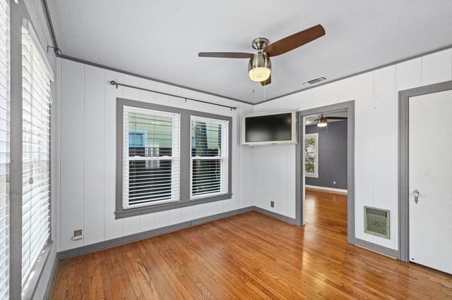 6050 Penrose Avenue, Dallas, TX 75206