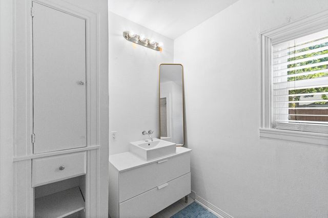 6050 Penrose Avenue, Dallas, TX 75206