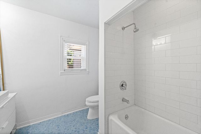 6050 Penrose Avenue, Dallas, TX 75206