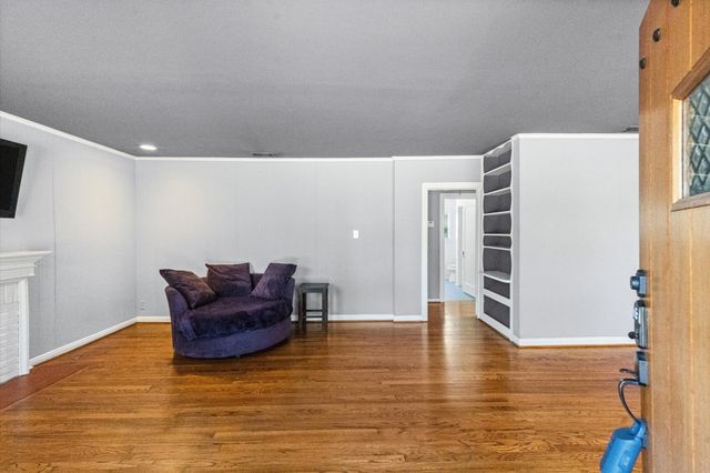 6050 Penrose Avenue, Dallas, TX 75206