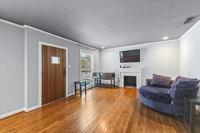 6050 Penrose Avenue, Dallas, TX 75206