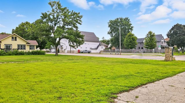 330 S Oak Avenue, Owatonna, MN 55060