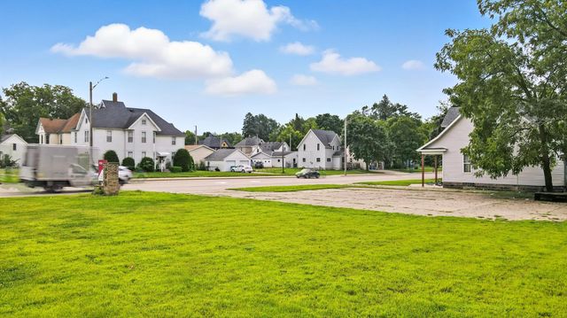 330 S Oak Avenue, Owatonna, MN 55060