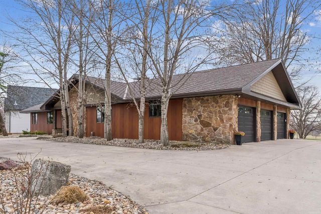 3538 Inverness Road, Waterloo, IA 50701