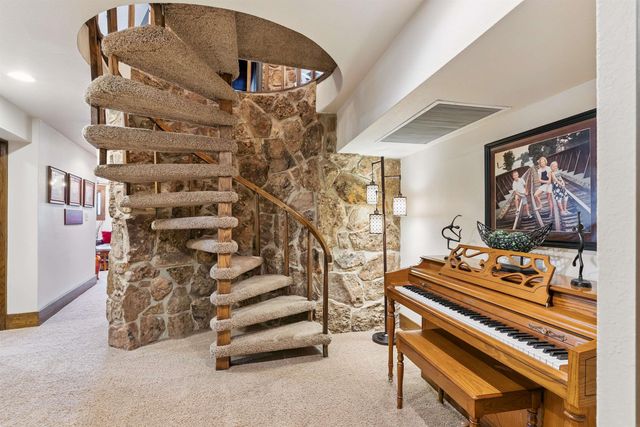 3538 Inverness Road, Waterloo, IA 50701