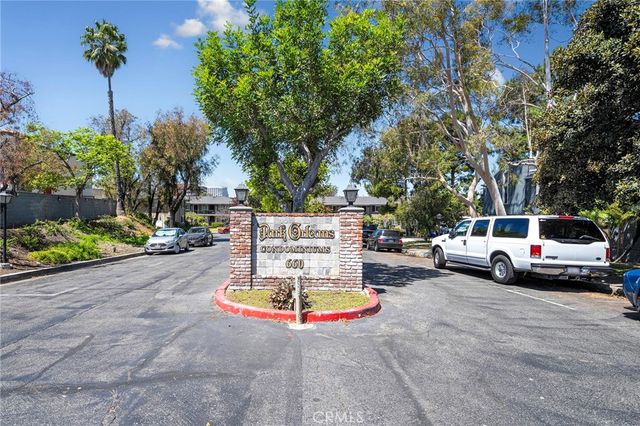 660 S Glassell Street 54, Orange, CA 92866
