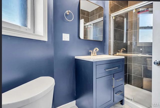 2717 W Peterson Avenue 2F, Chicago, IL 60659