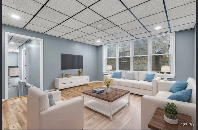 2717 W Peterson Avenue 2F, Chicago, IL 60659