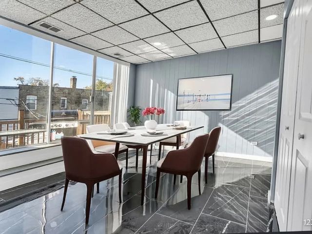 2717 W Peterson Avenue 2F, Chicago, IL 60659