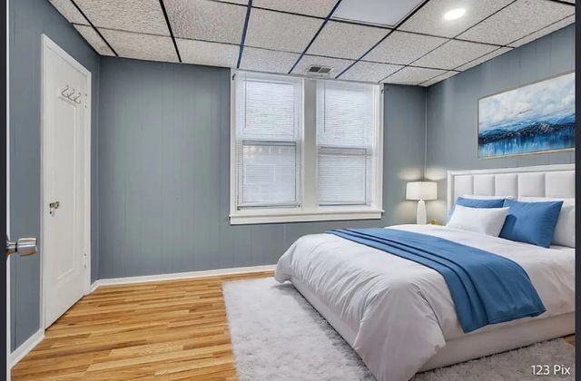 2717 W Peterson Avenue 2F, Chicago, IL 60659