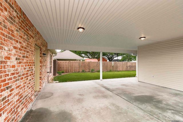 107 River Run Ct, New Roads, LA 70760