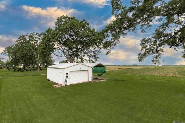 107 River Run Ct, New Roads, LA 70760