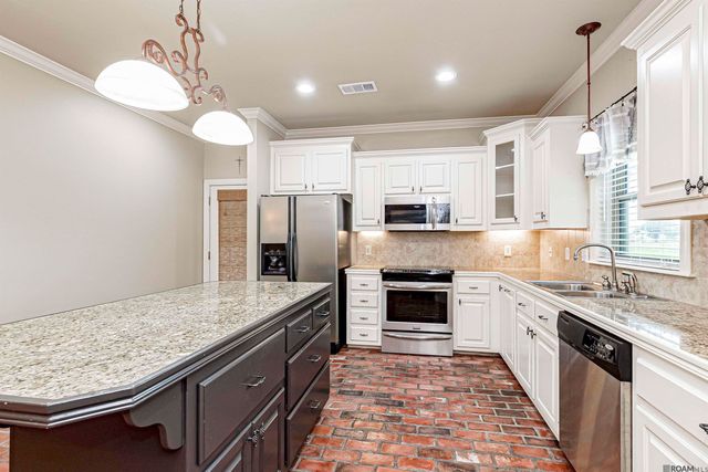 107 River Run Ct, New Roads, LA 70760