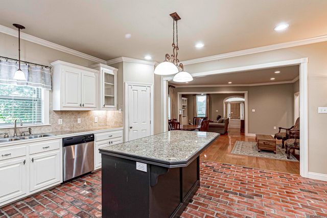 107 River Run Ct, New Roads, LA 70760