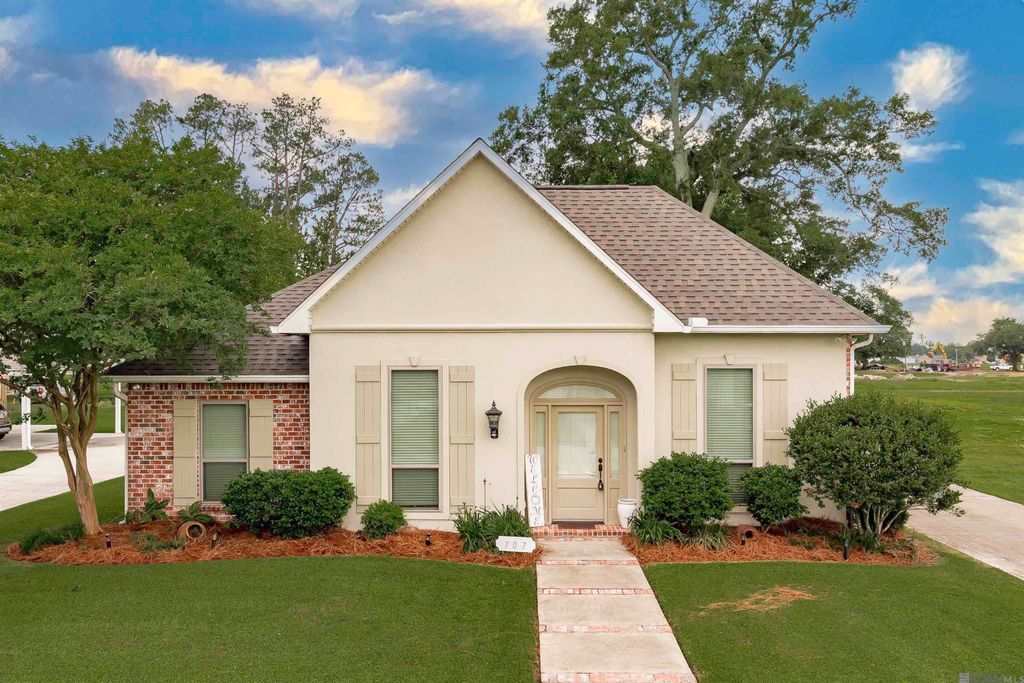 107 River Run Ct, New Roads, LA 70760