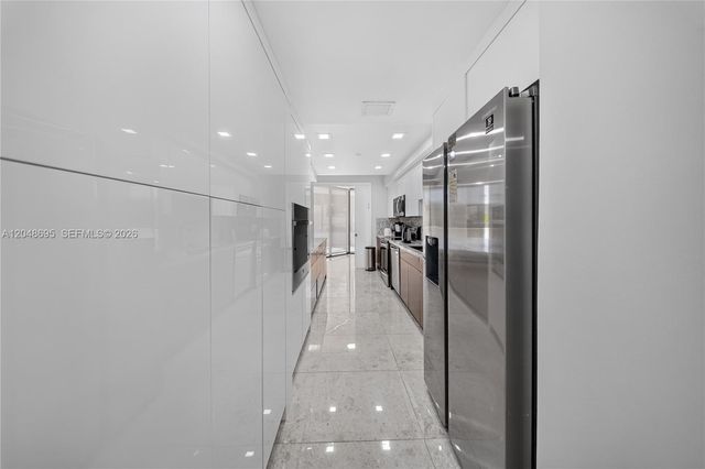 2800 Island Blvd 302, Aventura, FL 33160