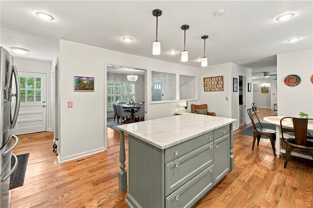 1245 E Columbus Boulevard, Fayetteville, AR 72701