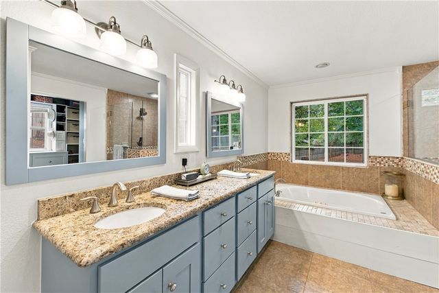 1245 E Columbus Boulevard, Fayetteville, AR 72701