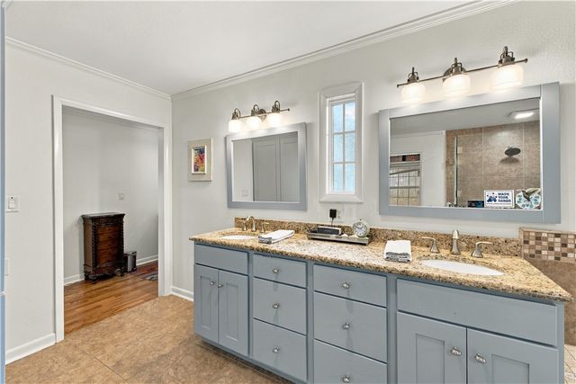 1245 E Columbus Boulevard, Fayetteville, AR 72701