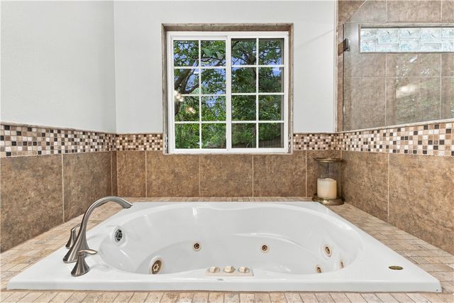 1245 E Columbus Boulevard, Fayetteville, AR 72701