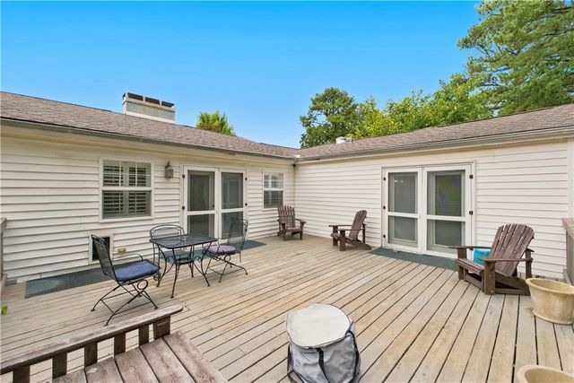1245 E Columbus Boulevard, Fayetteville, AR 72701