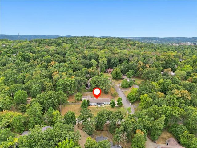 1245 E Columbus Boulevard, Fayetteville, AR 72701