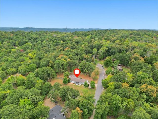 1245 E Columbus Boulevard, Fayetteville, AR 72701