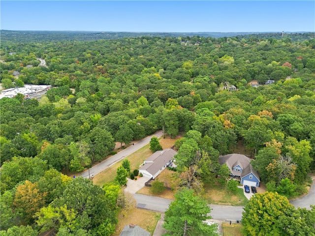 1245 E Columbus Boulevard, Fayetteville, AR 72701