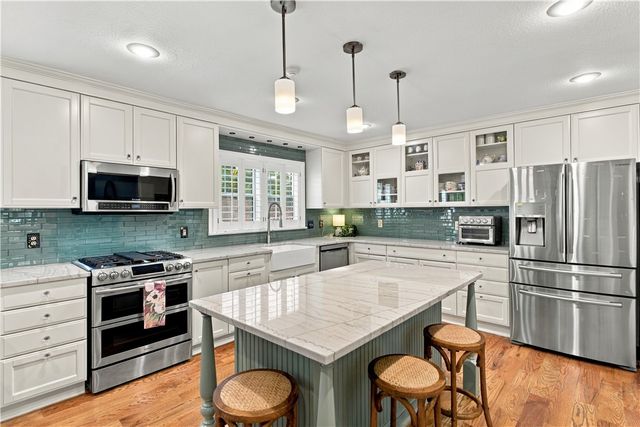 1245 E Columbus Boulevard, Fayetteville, AR 72701