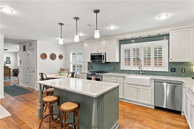 1245 E Columbus Boulevard, Fayetteville, AR 72701