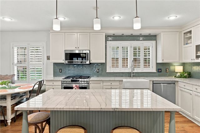 1245 E Columbus Boulevard, Fayetteville, AR 72701
