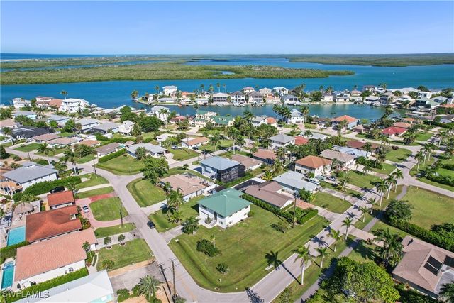 103 Tahiti CIR, Naples, FL 34113