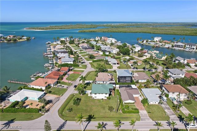 103 Tahiti CIR, Naples, FL 34113