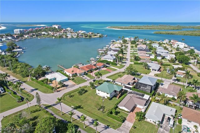 103 Tahiti CIR, Naples, FL 34113