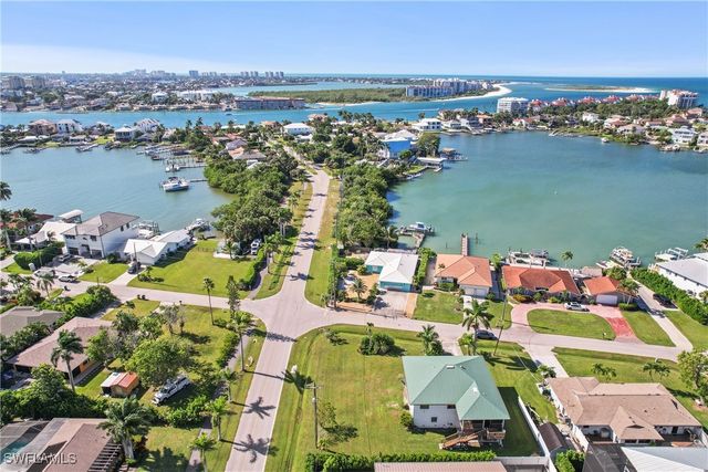 103 Tahiti CIR, Naples, FL 34113