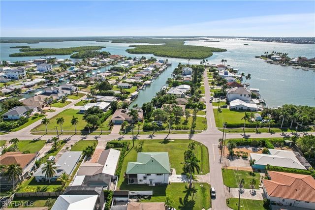 103 Tahiti CIR, Naples, FL 34113