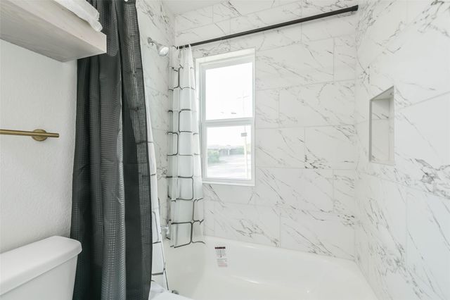 2111 Ontario Street, Baytown, TX 77520