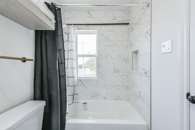 2111 Ontario Street, Baytown, TX 77520