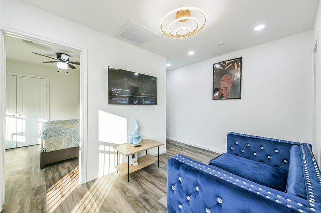 2111 Ontario Street, Baytown, TX 77520