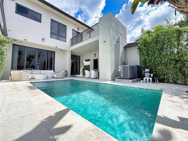 8162 NW 48th Ter, Doral, FL 33166