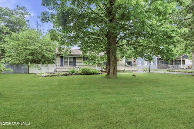 1410 Jeffrey Street, Lakewood, NJ 08701