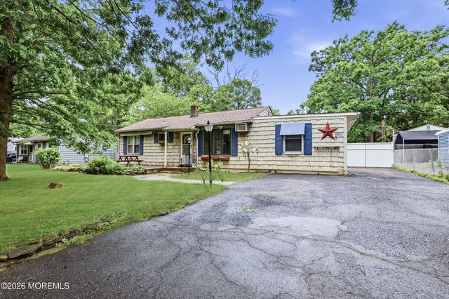 1410 Jeffrey Street, Lakewood, NJ 08701
