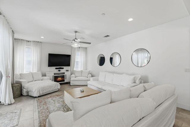 6326 W Richert Avenue, Fresno, CA 93723