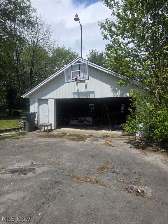 1966 Smithfield Street, Youngstown, OH 44509