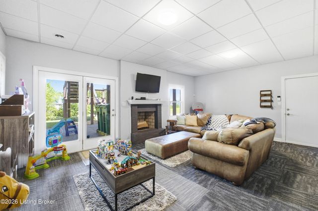 401 Wickfield Dr, Louisville, KY 40245