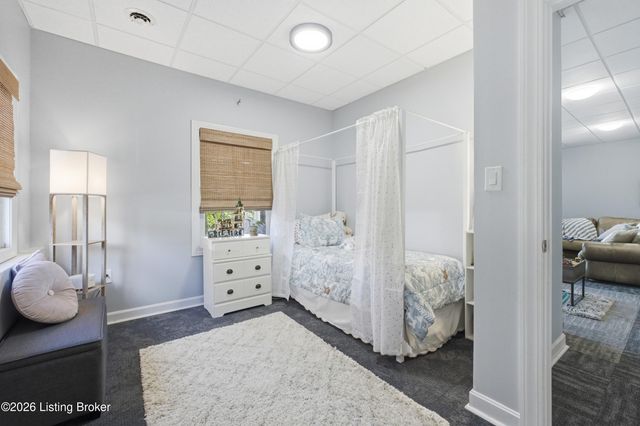 401 Wickfield Dr, Louisville, KY 40245